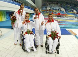 Jordi Gordillo, Richard Oribe, Dani Vidal y Sebastin Rodrguez con la medalla de plata de 4x50 libre.