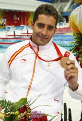 Pablo Cimadevila  con la medalla de bronce en los 200 metros estilos.