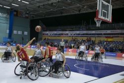 Jugada de la seleccin espaola femenina de Baloncesto en Silla de Ruedas en el Europeo 2015