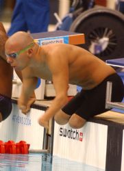 Xavi Torres, tirndose al agua en los Juegos Paralmpicos de Atenas 2004