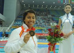 Teresa Perales con la medalla de bronce de los 100 metros braza-