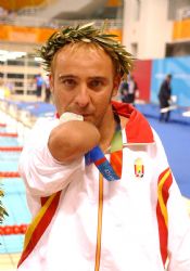 Dani Vidal tras conseguir una medalla en los Juegos Paralmpicos de Atenas 2004.