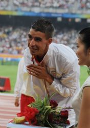 Abderraman Ait con la medalla de bronce en los 800 metros.