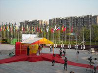 Ceremonia de izado de la bandera espaola.