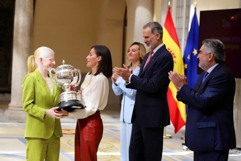 La reina Letizia entrega a Susana Rodríguez el Premio Nacional del Deporte. Foto: CSD.