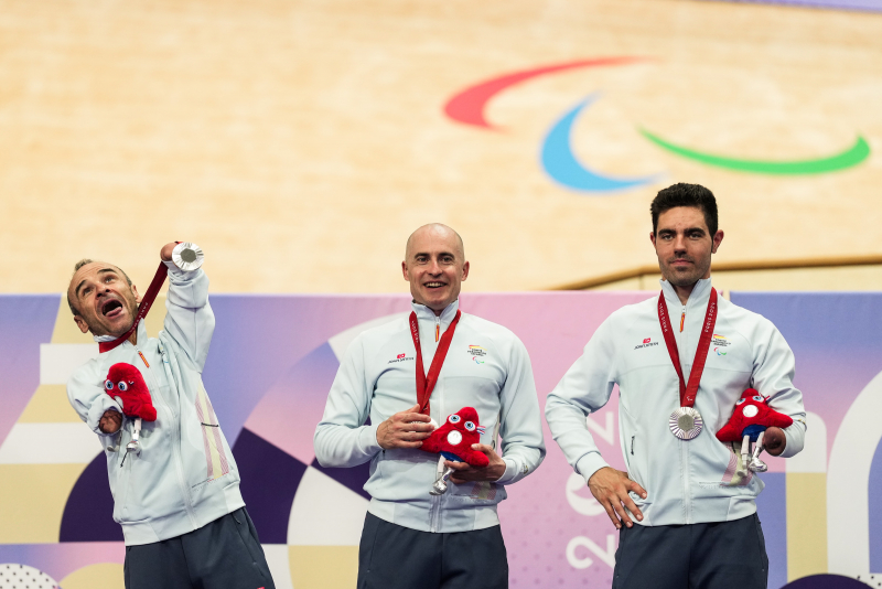 El equipo de ciclismo velocidad gana una plata