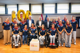 Foto de familia tras la recepción 