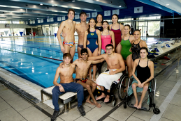Los miembros del Equipo AXA de Promesas Paralímpicas de Natación