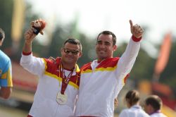 David Casinos y su gua, Jos Luis Arroyo, con la medalla de oro en el lanzamiento de peso del Mundial de Lyon 2013