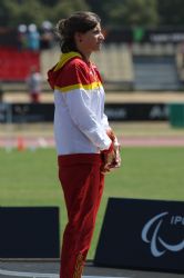 Sara Martnez Puntero, con su medalla de bronce en el salto de longitud del Mundial de Lyon 2013