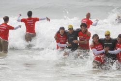 El triatleta Lionel Morales sale de la fase de natacin en la prueba de triatln de los Juegos Paralmpicos de Rio en la que finaliz en 7º lugar en la categora PT2