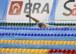 Michelle Alonso, nadando de espalda en la prueba de 200 estilos, en la que acab en octava posicin.