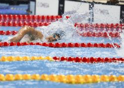 Sebastián Rodríguez nada en los 100 metros libre de la clase S5, en los que fue cuarto.