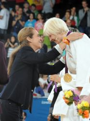 Carmen Herrera recibe de SAR la Infanta Elena la medalla de oro en la categora de hasta 70 kilos.