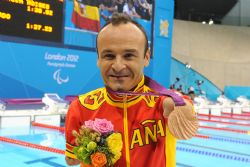 Ricardo Ten medalla de bronce en los 100 metros braza.