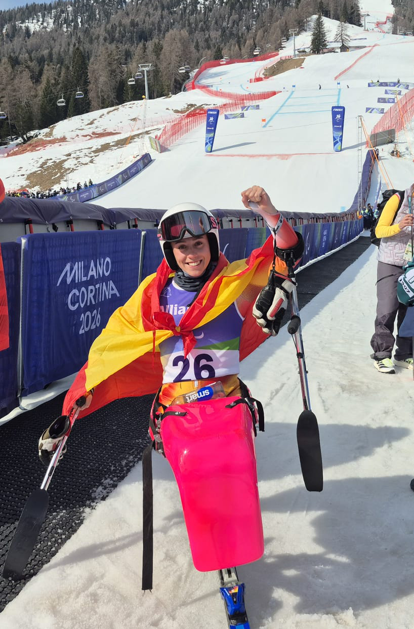 Audrey Pascual con la bandera de España