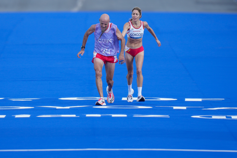 Elena Congost y Mia Carol en la llegada del maratón 