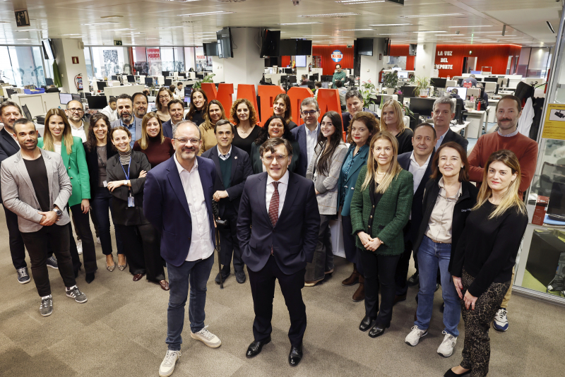 Foto de familia de patrocinadores, miembros del CPE y de Marca