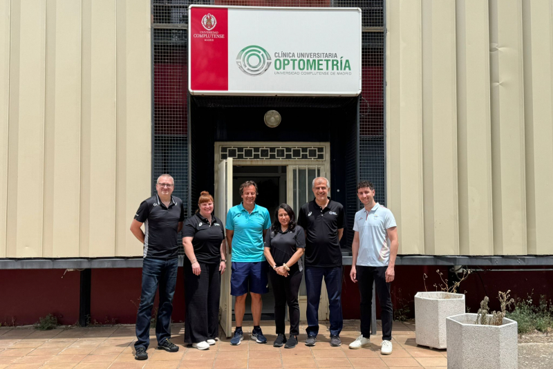 Los clasificadores internacionales junto a los representantes del CPE y de World Triathlon