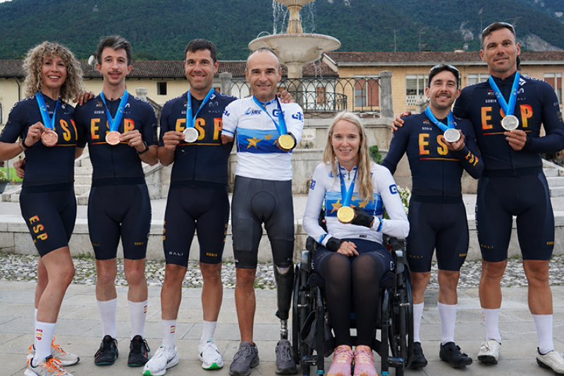 Foto equipo con las medallas