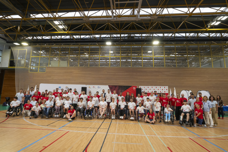 Foto de familia tras el acto de bienvenida 