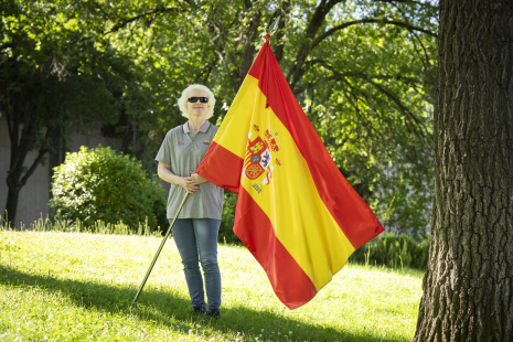 Marta Arce con la bandera de España