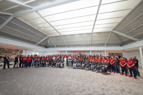 Foto de grupo en la despedida del Equipo Paralímpico por el presidente del Gobierno Pedro Sanchez