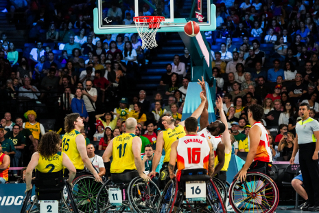 Equipo de baloncesto hombres en la lucha por el 5to y 6to puesto 