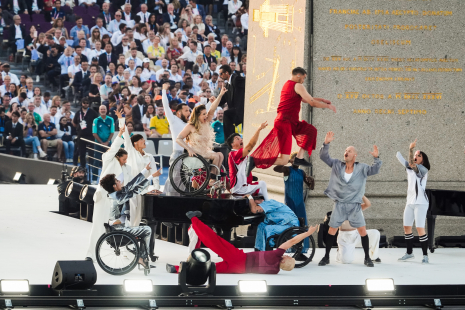 Bailarines durante la ceremonia de apertura