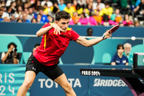 Ander Cepas en los octavos de final de tenis de mesa hombres individual - clase 9