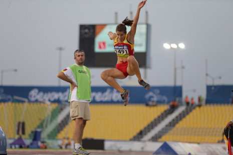 Sara Martínez Puntero, durante la prueba de salto de longitud T12 del Mundial de Atletismo Doha 2015.