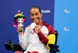 Teresa Perales tras recibir su medalla de plata en los Juegos de Tokio