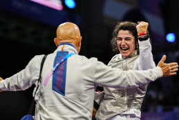 Judith Rodríguez celebra su medalla