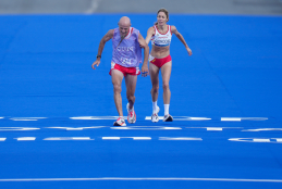 Elena Congost y Mia Carol en la llegada del maratón 