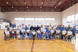 Foto de grupo con deportistas, autoridades y técnicos