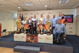 Foto de familia tras la recepción