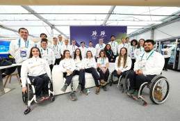 Pablo Bustinduy visita a la delegación española en la Villa Paralímpica de Cortina d’Ampezzo