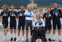 Foto equipo con las medallas