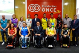 Foto de familia tras la presentaci�n